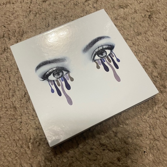 Kylie Cosmetics The Purple Palette - Picture 2 of 4